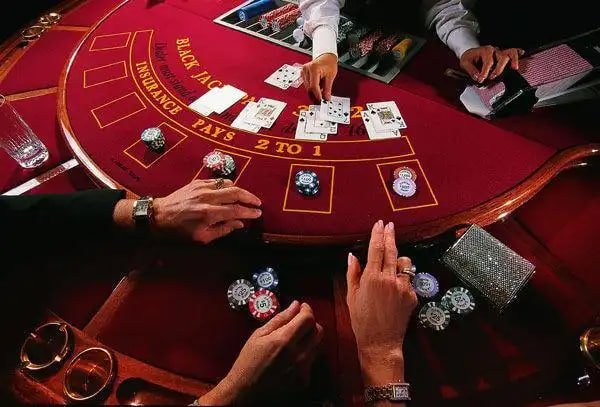 Giao diện casino trực tuyến tại eve88 với nhiều trò chơi slot và baccarat
